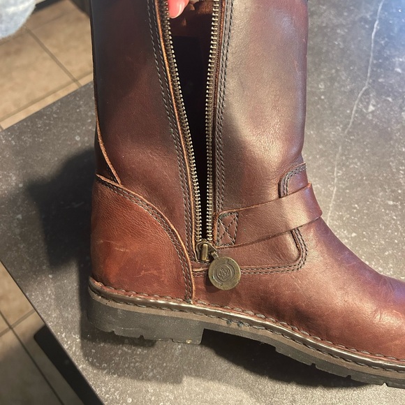 Born burgundy/reddish in color rising boot. - Picture 6 of 8